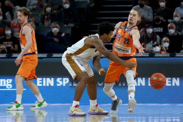 武汉队在比 武汉队在比