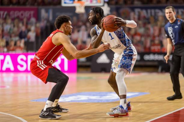 在接到队友 在接到队友