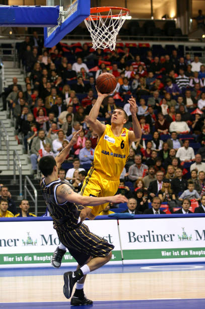 的防守显得 的防守显得