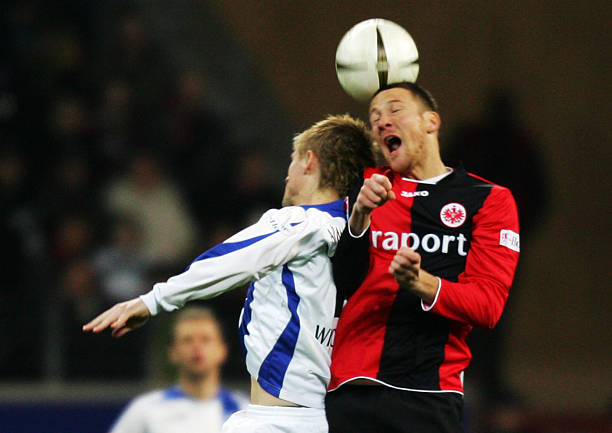 以及一名在 以及一名在